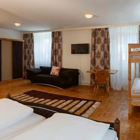 Zur Post Hotel *